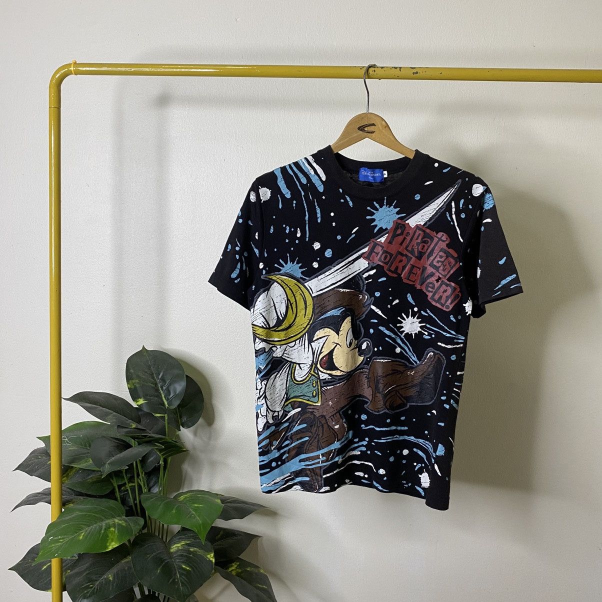 Mickey Mouse Y2K Tokyo Disney Resort Mickey Mouse Pirates Summer T Shirt Size US S / EU 44-46 / 1 - 1 Thumbnail