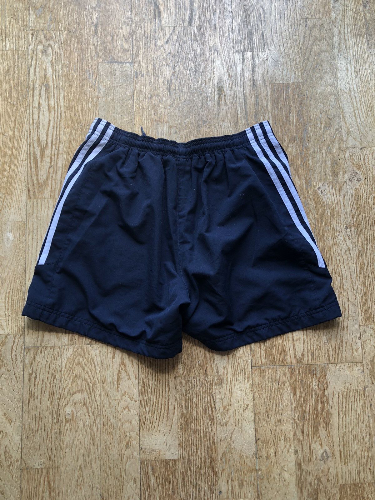 Adidas ADIDAS CLASSIC SPORT QUALITY LIGHT RUNNING SHORTS Size US 30 / EU 46 - 2 Thumbnail