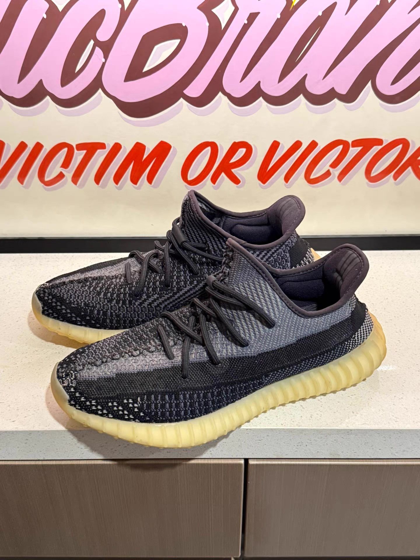 Adidas adidas Originals Yeezy Boost 350 V2 "Carbon" Ｑ20 Size US 10 / EU 43 - 1 Thumbnail