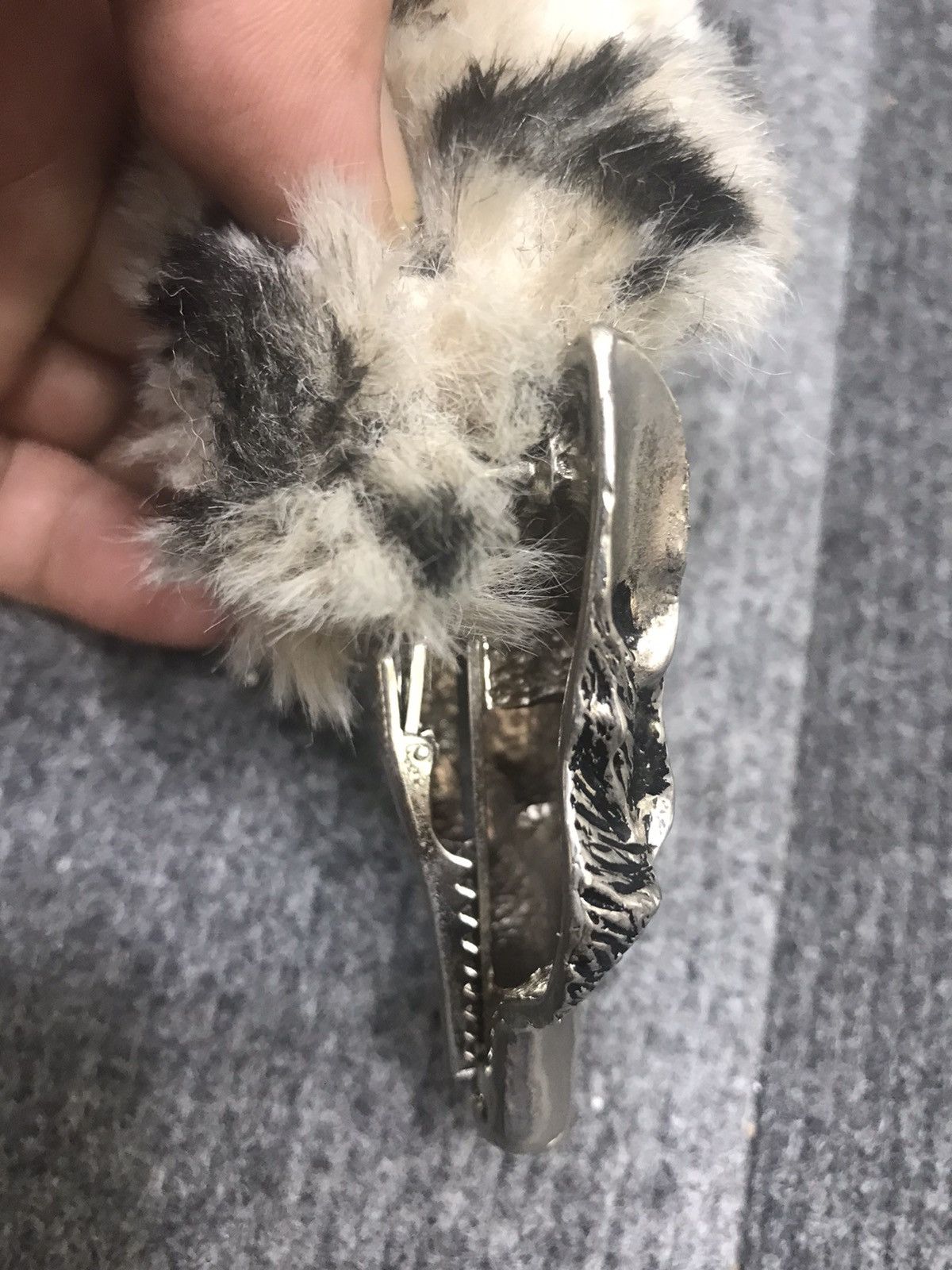 Designer × Japanese Brand Very Rare Archival MILK Faux Fur Scarf with Wolf Brooch Size ONE SIZE - 7 Thumbnail