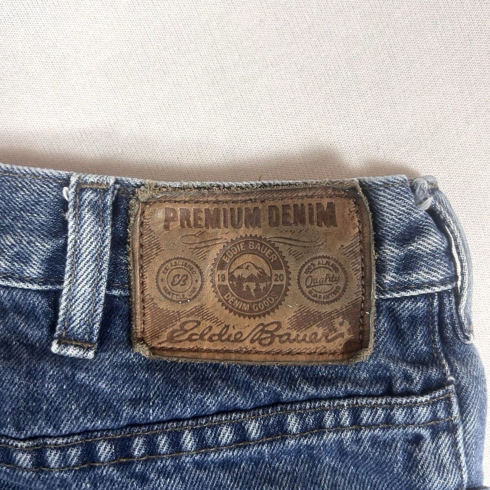 Eddie Bauer Eddie Bauer Jeans Classic Fit Mens 40x34 Blue Premium Denim High Rise 5-Pocket Design Size US 40 / EU 56 - 7 Thumbnail