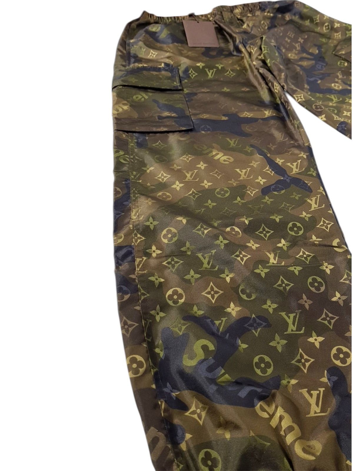 Louis Vuitton × Supreme Louis Vuitton X SUPREME 46 Camouflage Tracker Pants Size US 44 / EU 60 - 2 Thumbnail