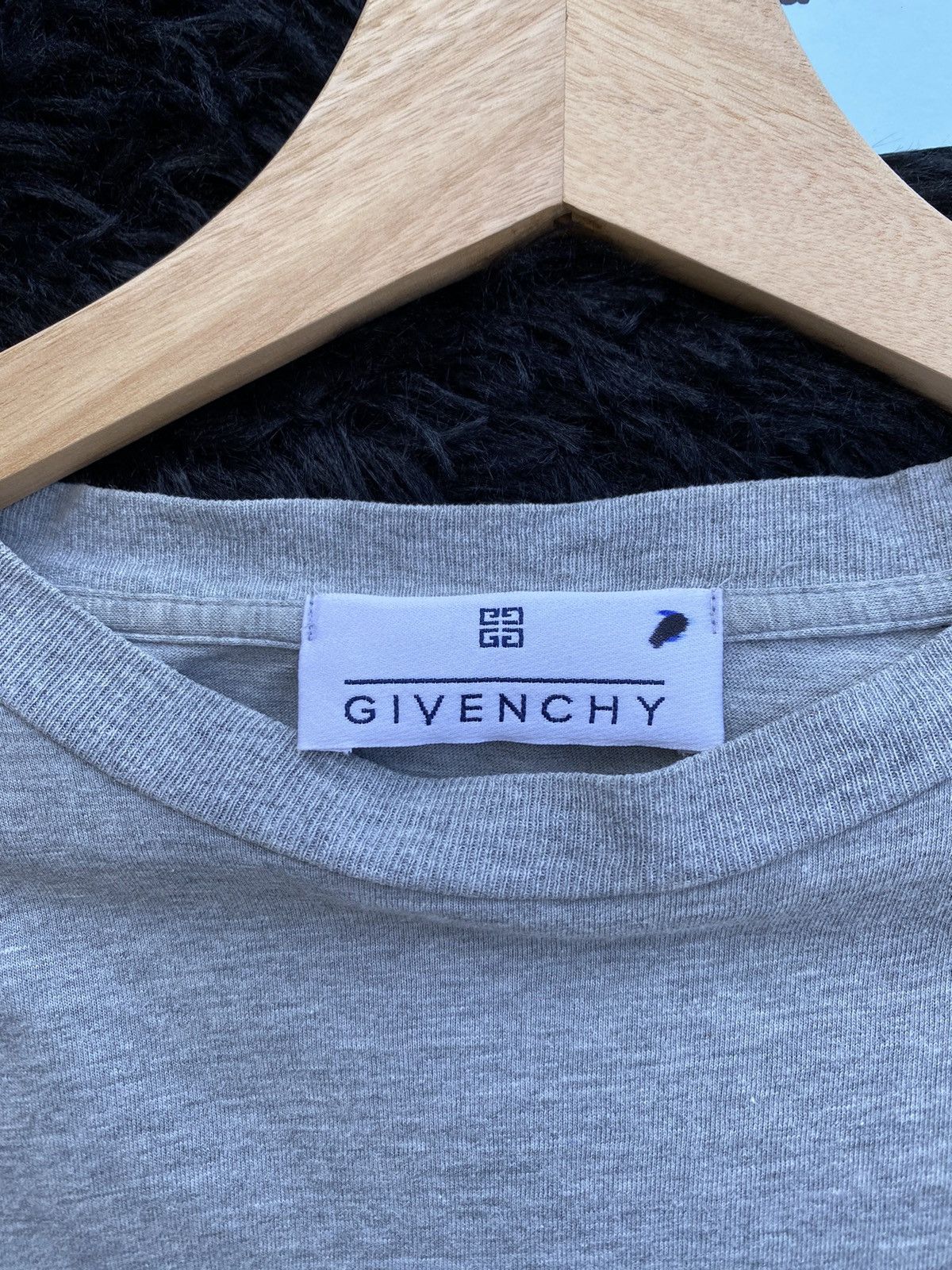 Givenchy Rare Vintage Givenchy Spellout Tshirt Size US L / EU 52-54 / 3 - 9 Thumbnail