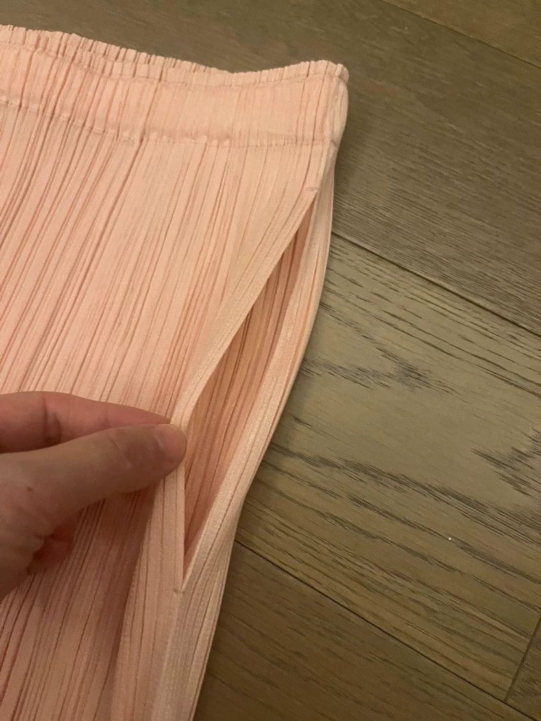 Issey Miyake Issey Miyake size:3 Coral pink pleated skirt Size 31" - 2 Thumbnail