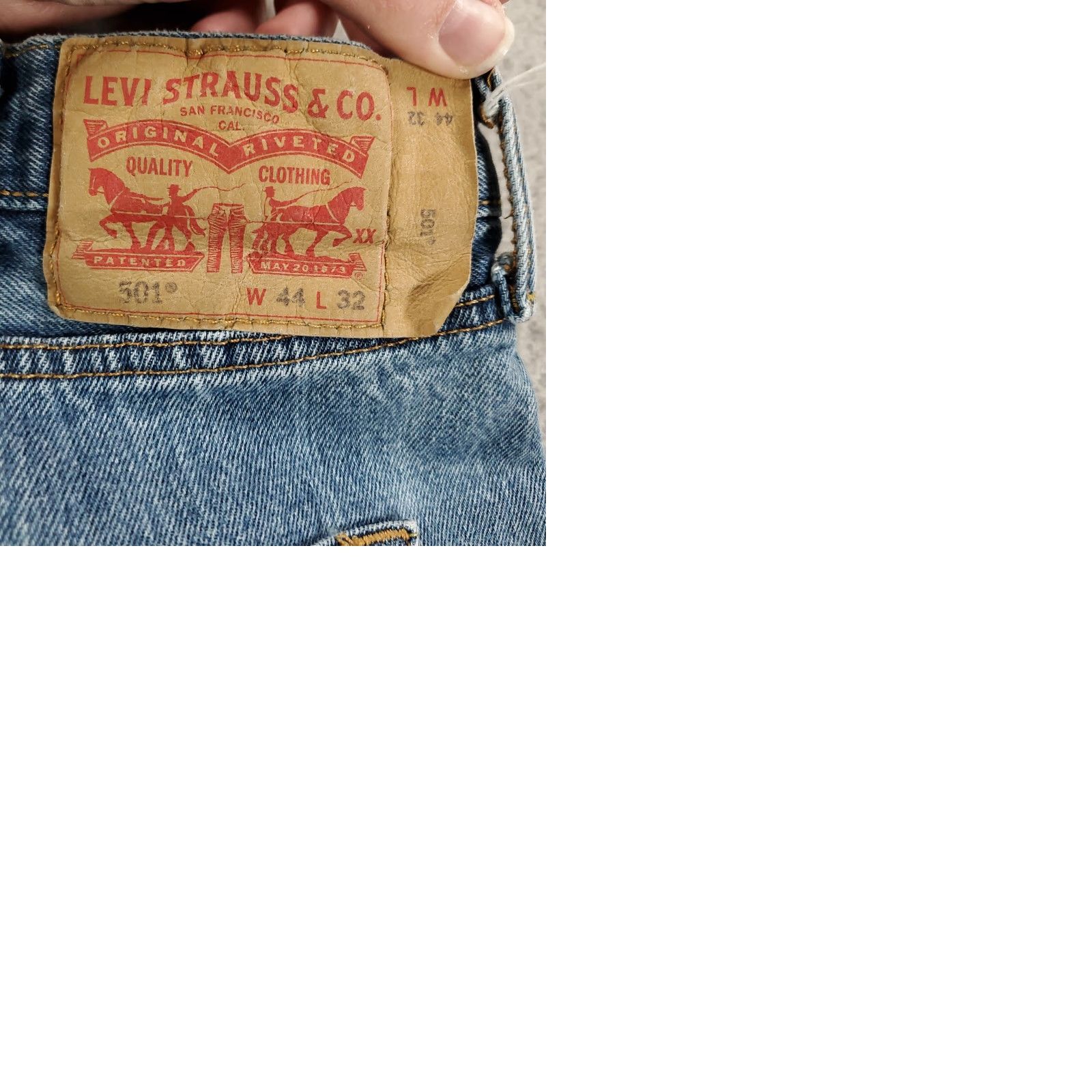 Levi's Levi's 501 Jeans Mens 44x32 Button Fly Straight Leg Denim Cotton Medium Blue 90s Vintage: No Size US 44 / EU 60 - 9 Thumbnail