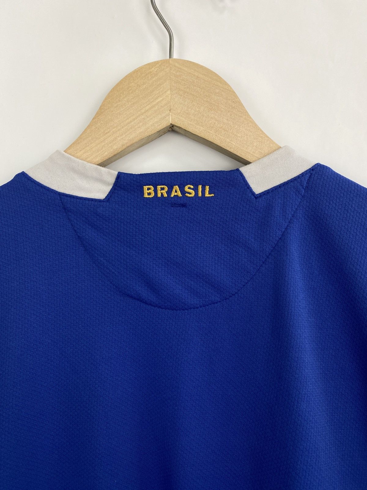 Nike 🇧🇷 Vintage Nike Brazil 2006 Soccer Jersey Rare Retro Hype Y2K Size US M / EU 48-50 / 2 - 9 Thumbnail