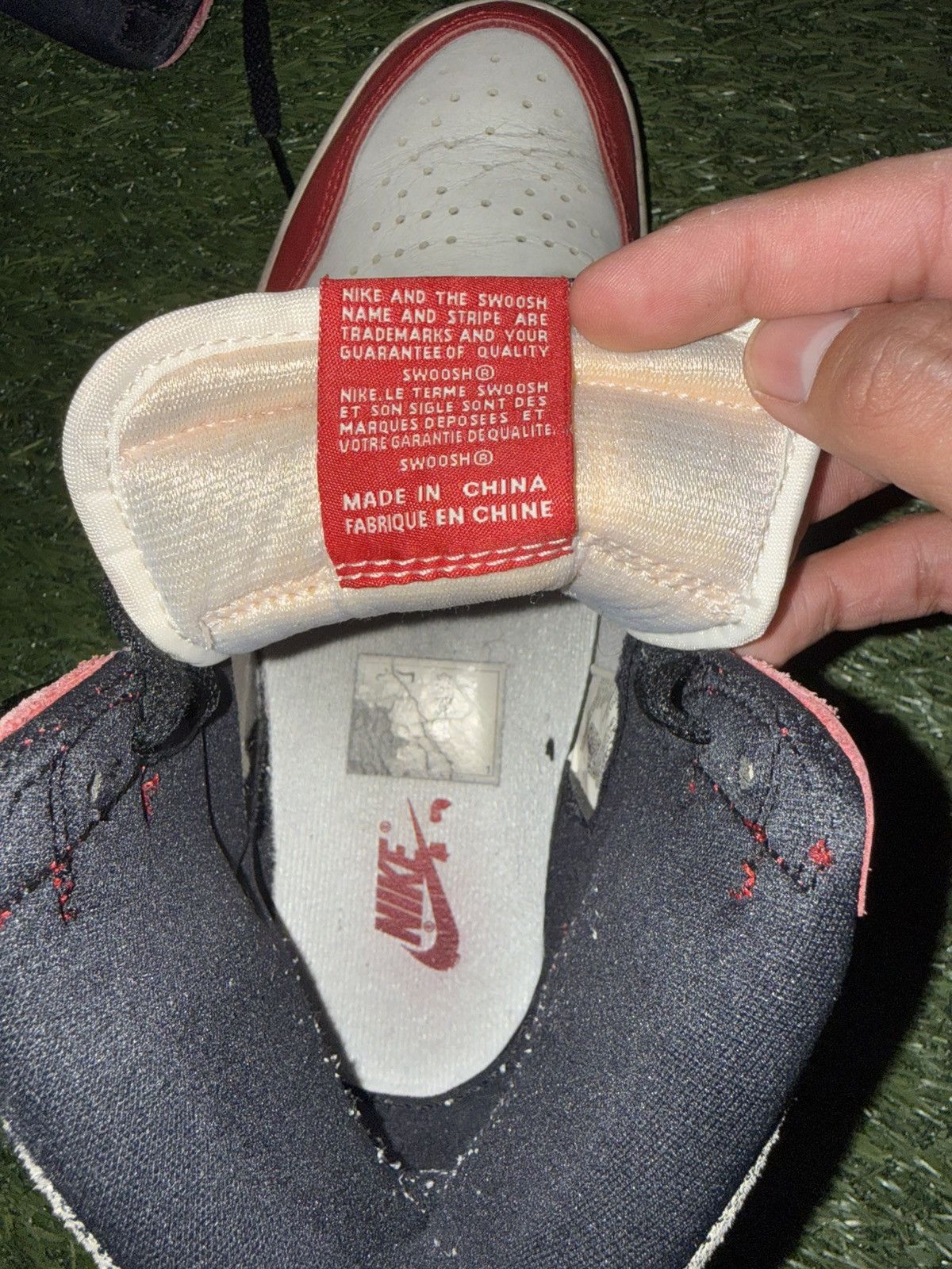 Nike Air Jordan 1 Chicago Lost and Found Size US 9.5 / EU 42-43 - 7 Thumbnail