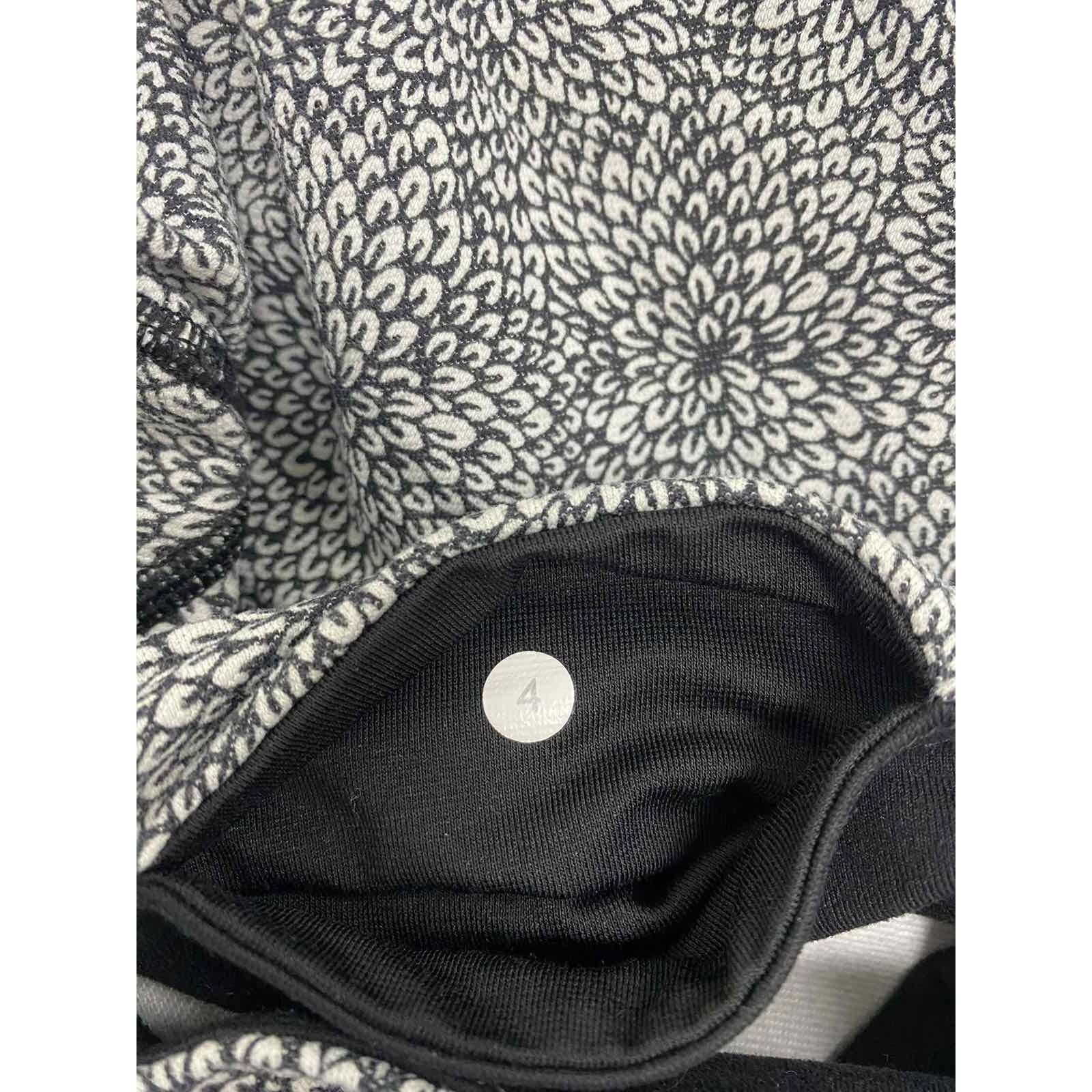 Lululemon Lululemon Wunder Shorts Scatter Star Arctic Grey L 4 A000632 Size 27" / US 4 / IT 40 - 4 Thumbnail