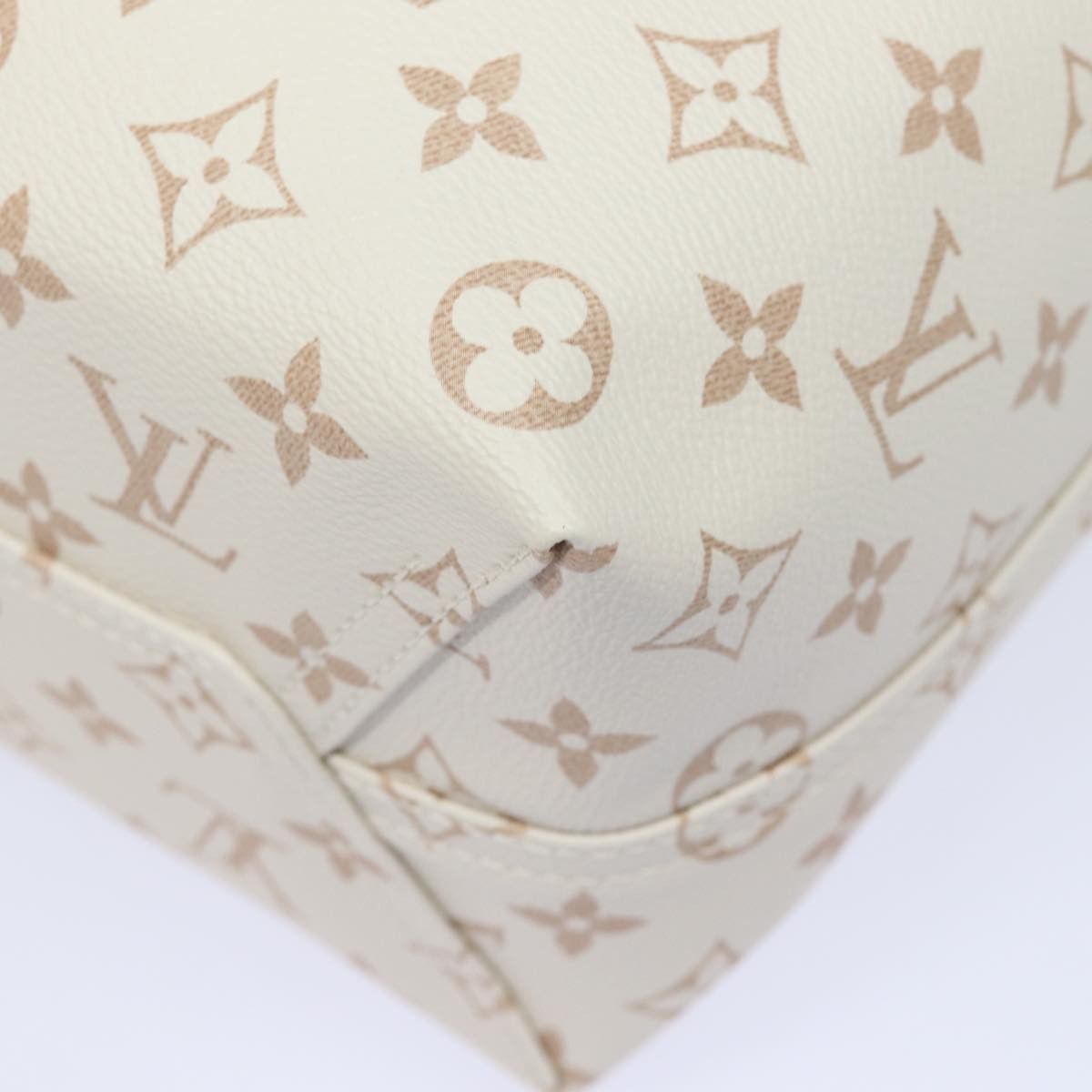 Louis Vuitton LOUIS VUITTON Monogram Dune Atlantis GM Tote Bag White Size ONE SIZE - 16 Thumbnail