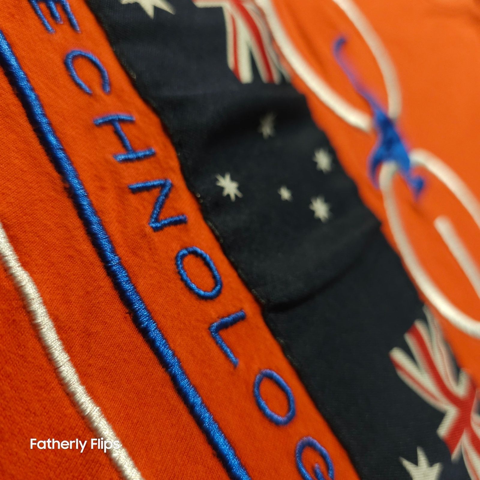 Coogi COOGI Australia Red Graphic Tee 2XL Mountain Technology Size US XXL / EU 58 / 5 - 4 Thumbnail