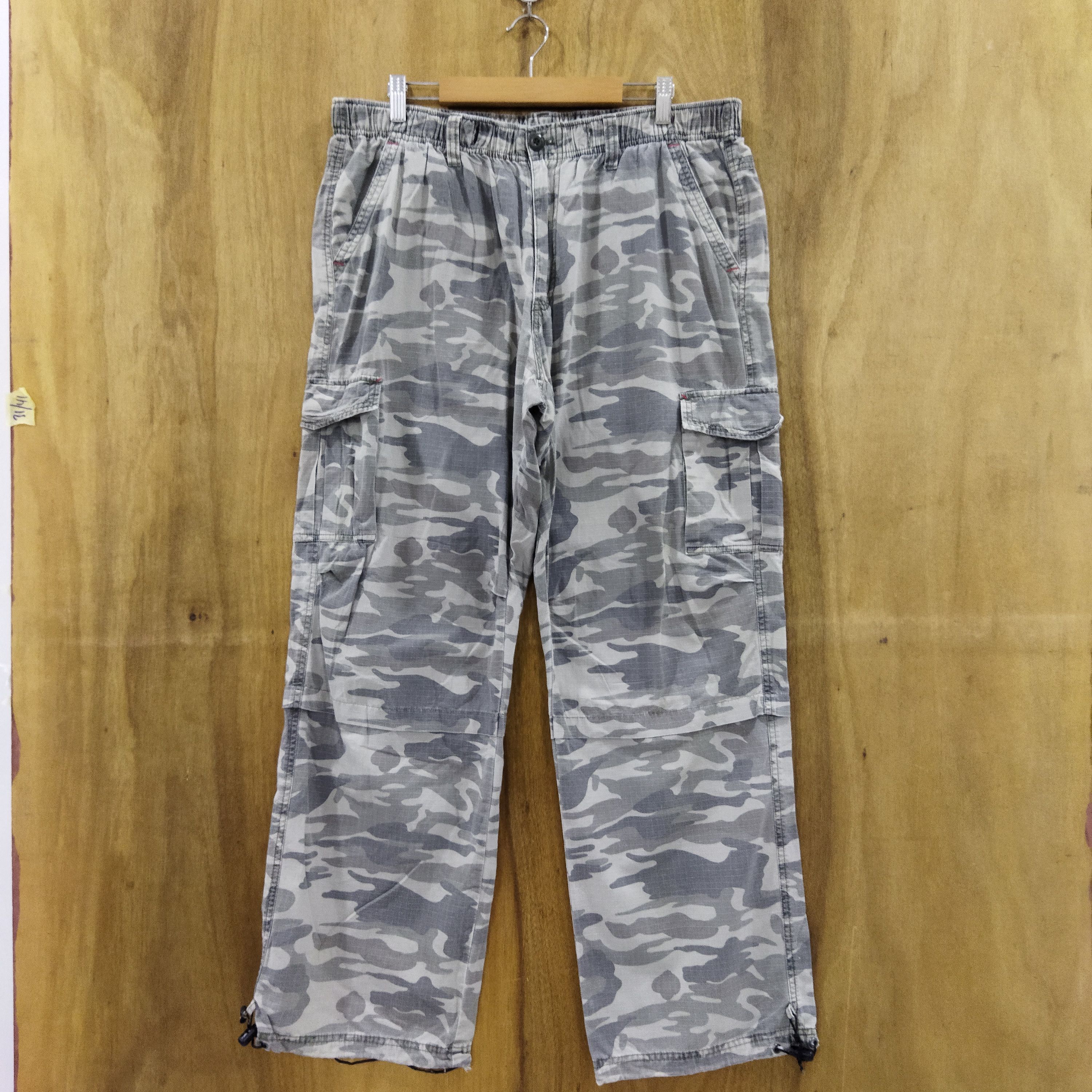 Japanese Brand TREVDE GREY CAMO CARGO PANTS Size US 34 / EU 50 - 1 Thumbnail