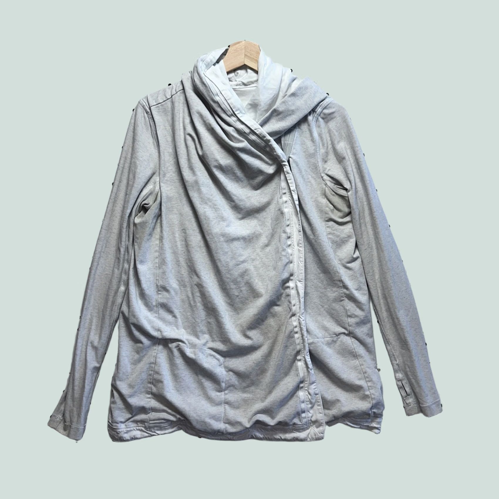 Lululemon Lululemon Hooded Wrap Sweatshirt Womens Size 8 Gray Casual Work Out Size M / US 6-8 / IT 42-44 - 1 Thumbnail