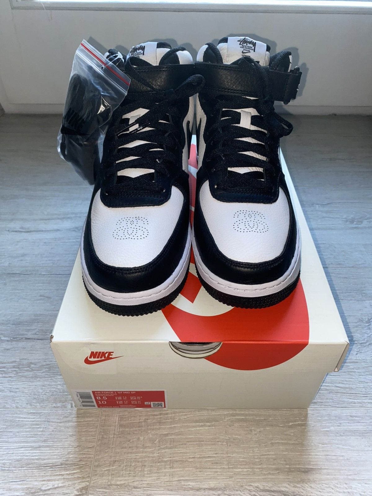 Nike × Stussy Nike Stussy Air Force One Mid Size US 8.5 / EU 41-42 - 2 Thumbnail