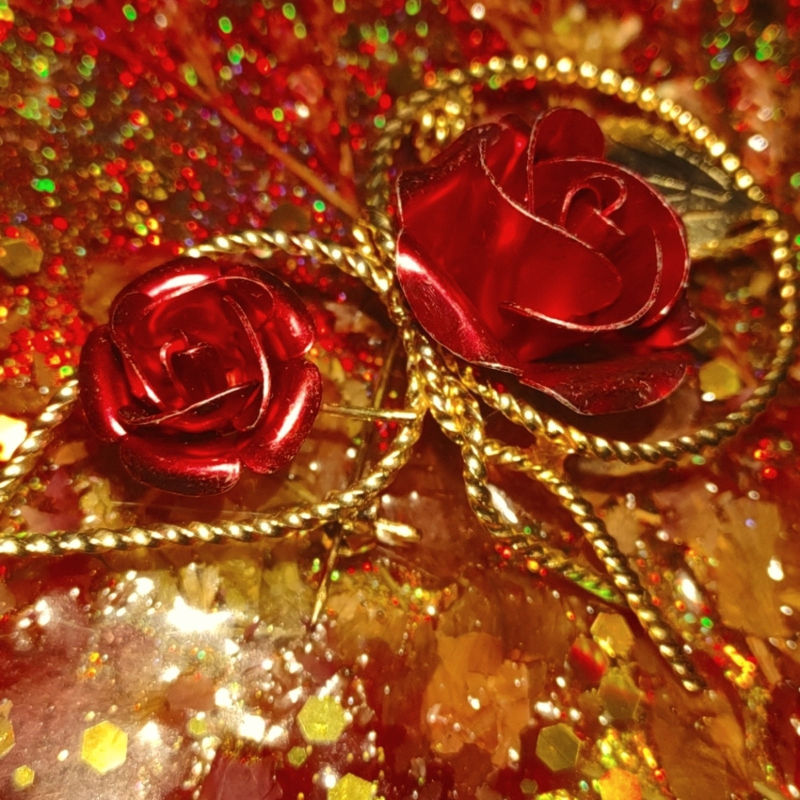 Vintage Beautiful vintage double rose brooch with golden outline Size ONE SIZE - 2 Thumbnail