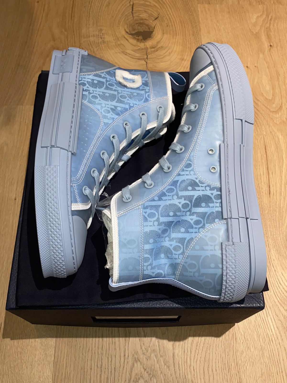 Daniel Arsham × Dior Dior B23 High Top Daniel Arsham Light Blue Size US 11 / EU 44 - 2 Thumbnail