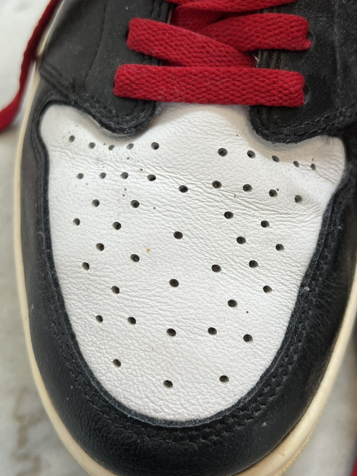 Jordan Brand × Nike Jordan 1 Retro High Black Gym Red 2019 Size US 11.5 / EU 44-45 - 7 Thumbnail