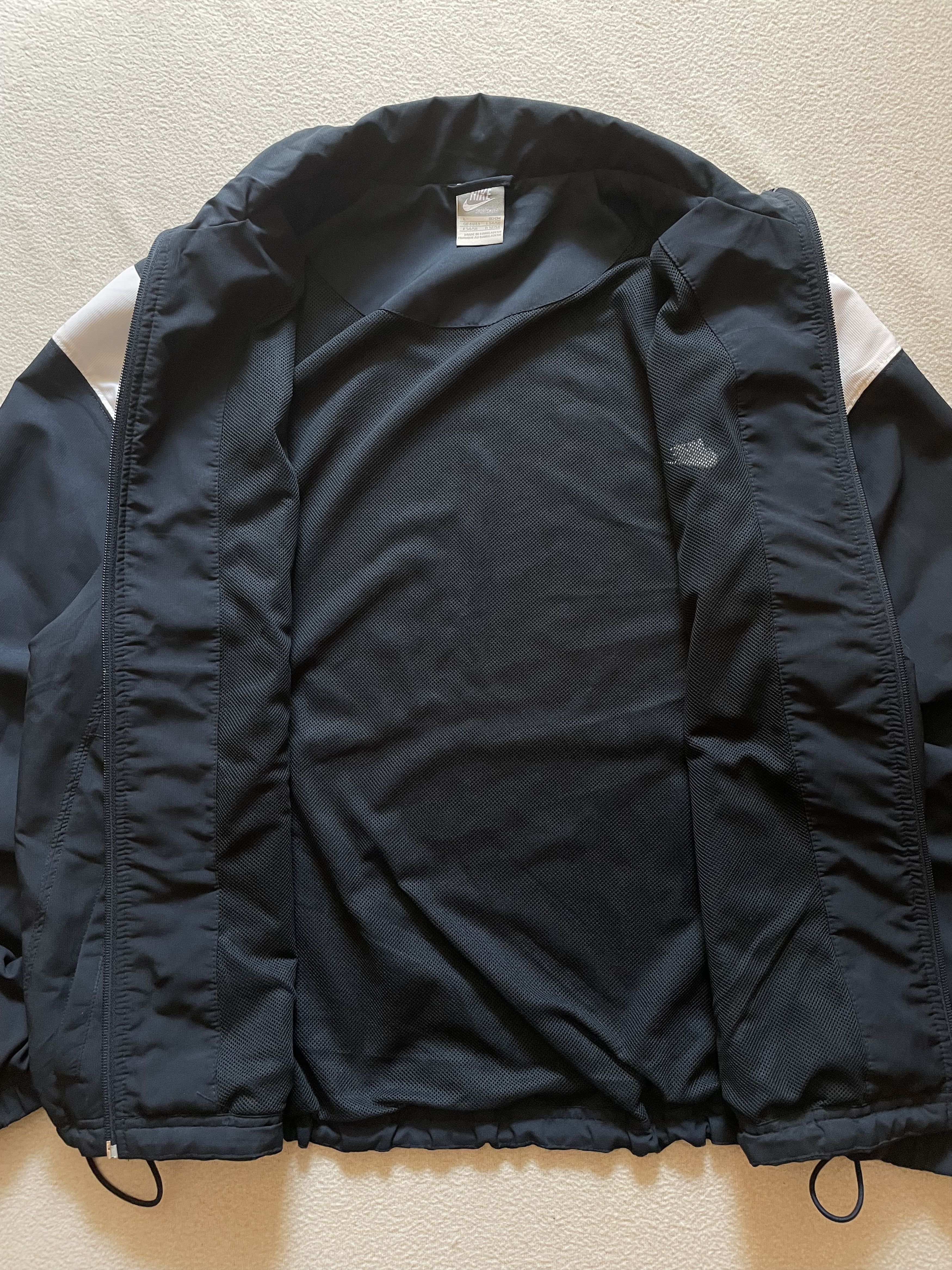 Nike Vintage 00s Nike Light Jacket/Windbreaker Mini Logo Boxy Fit Size US L / EU 52-54 / 3 - 11 Thumbnail