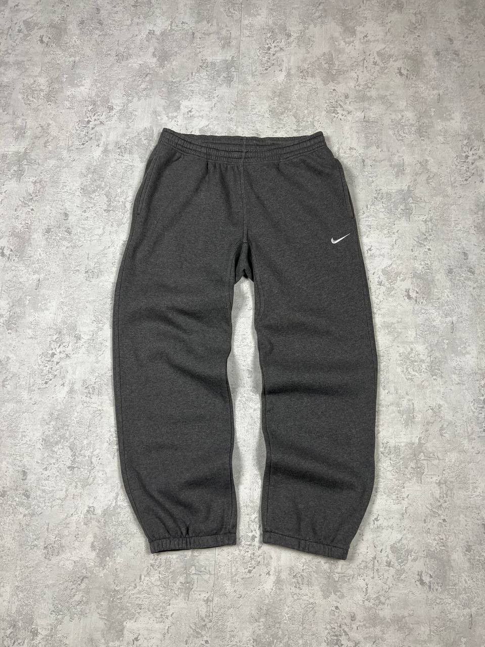 Nike Nike Baggy Grey Sweatpants Joggers Pants Size L Size US 35 - 1 Thumbnail