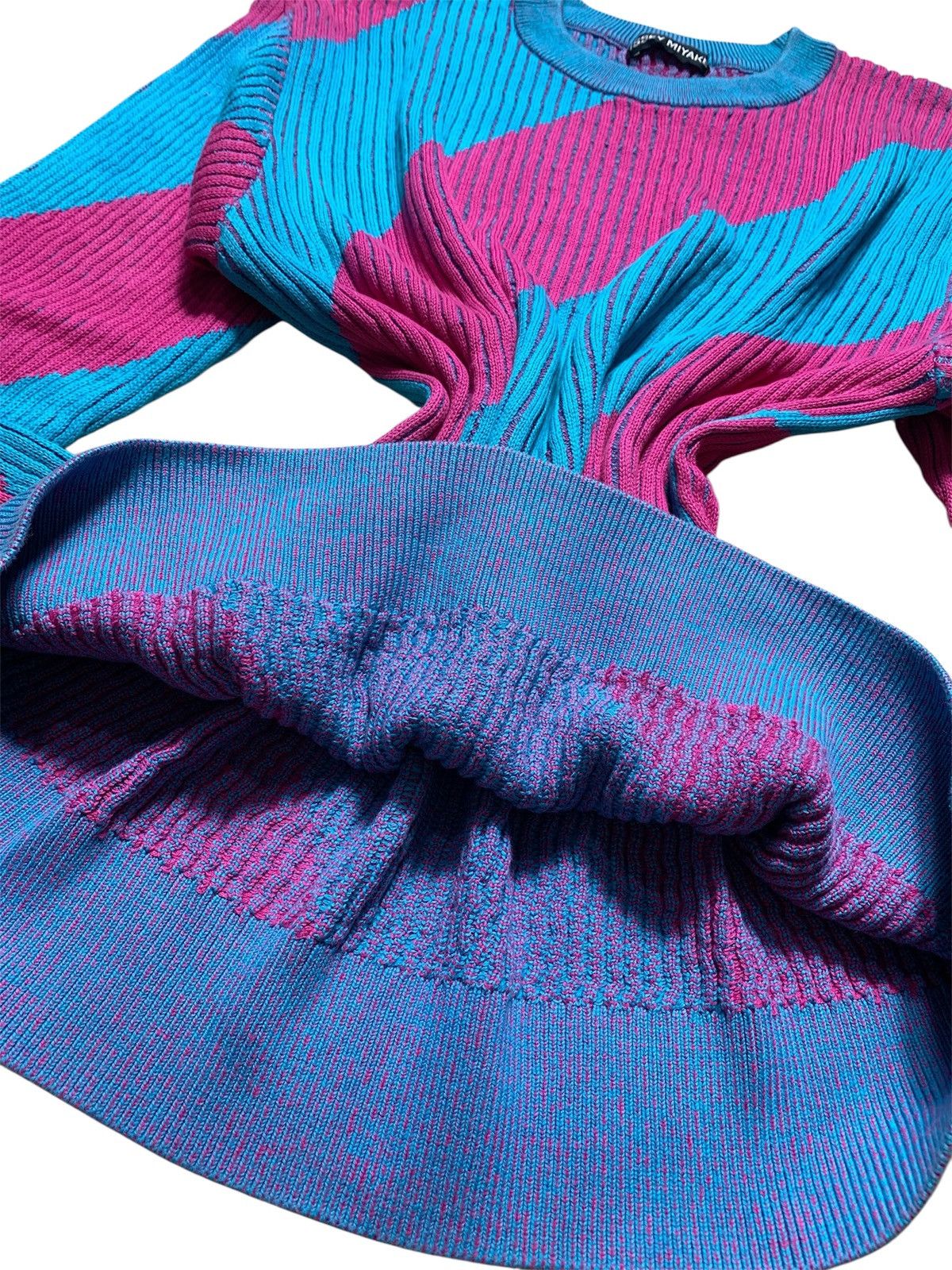 Issey Miyake Vtg Issey Miyake Knit Magenta Blue Sweater Size US M / EU 48-50 / 2 - 3 Thumbnail
