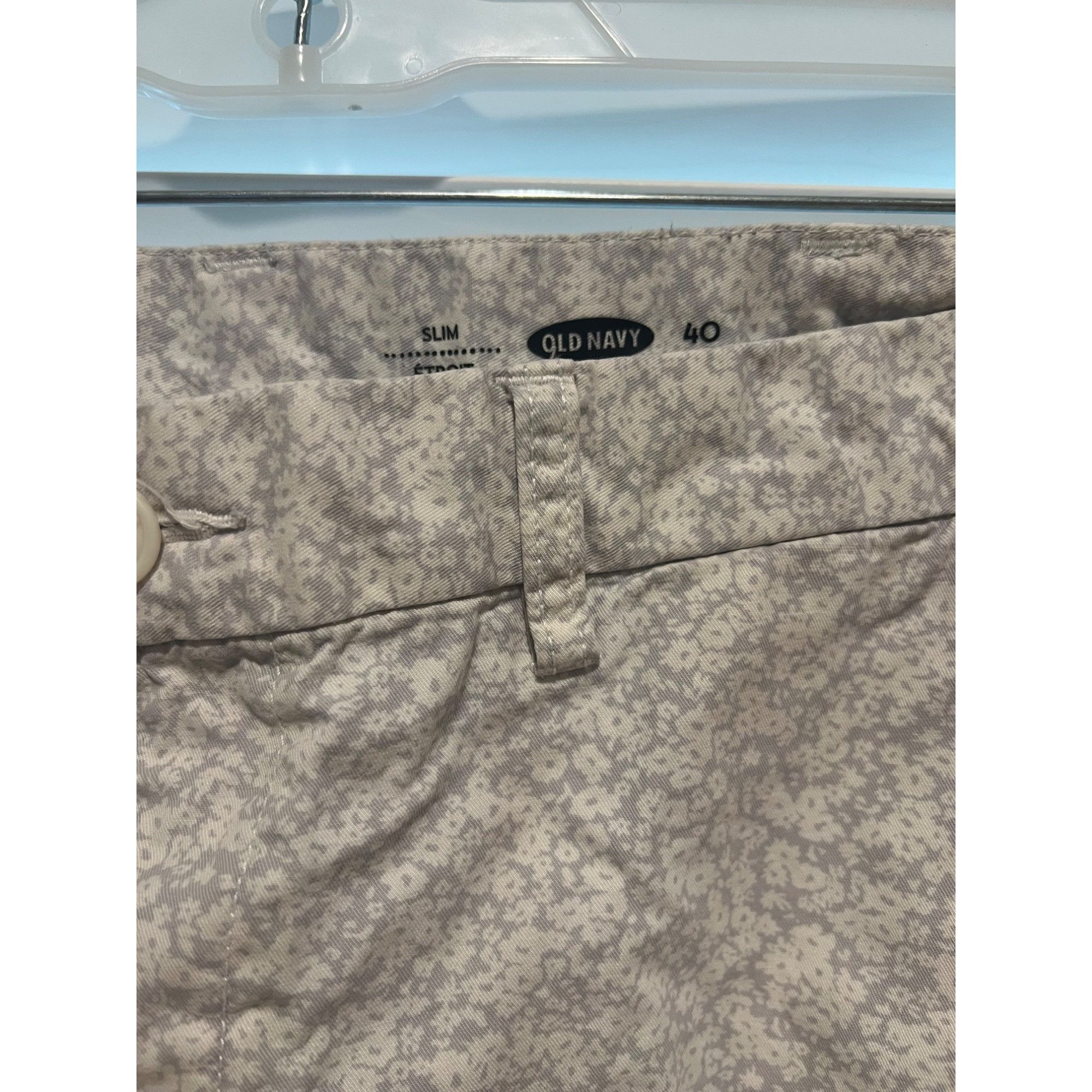 Old Navy Old Navy Floral Shorts - Size 40 Size US 40 / EU 56 - 2 Thumbnail