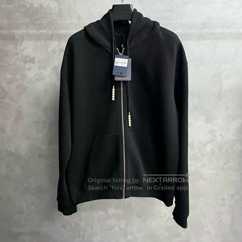 Louis Vuitton Louis Vuitton size 4l 24 Black Solid Hooded Logo Embroidere Size US M / EU 48-50 / 2 - 1 Thumbnail