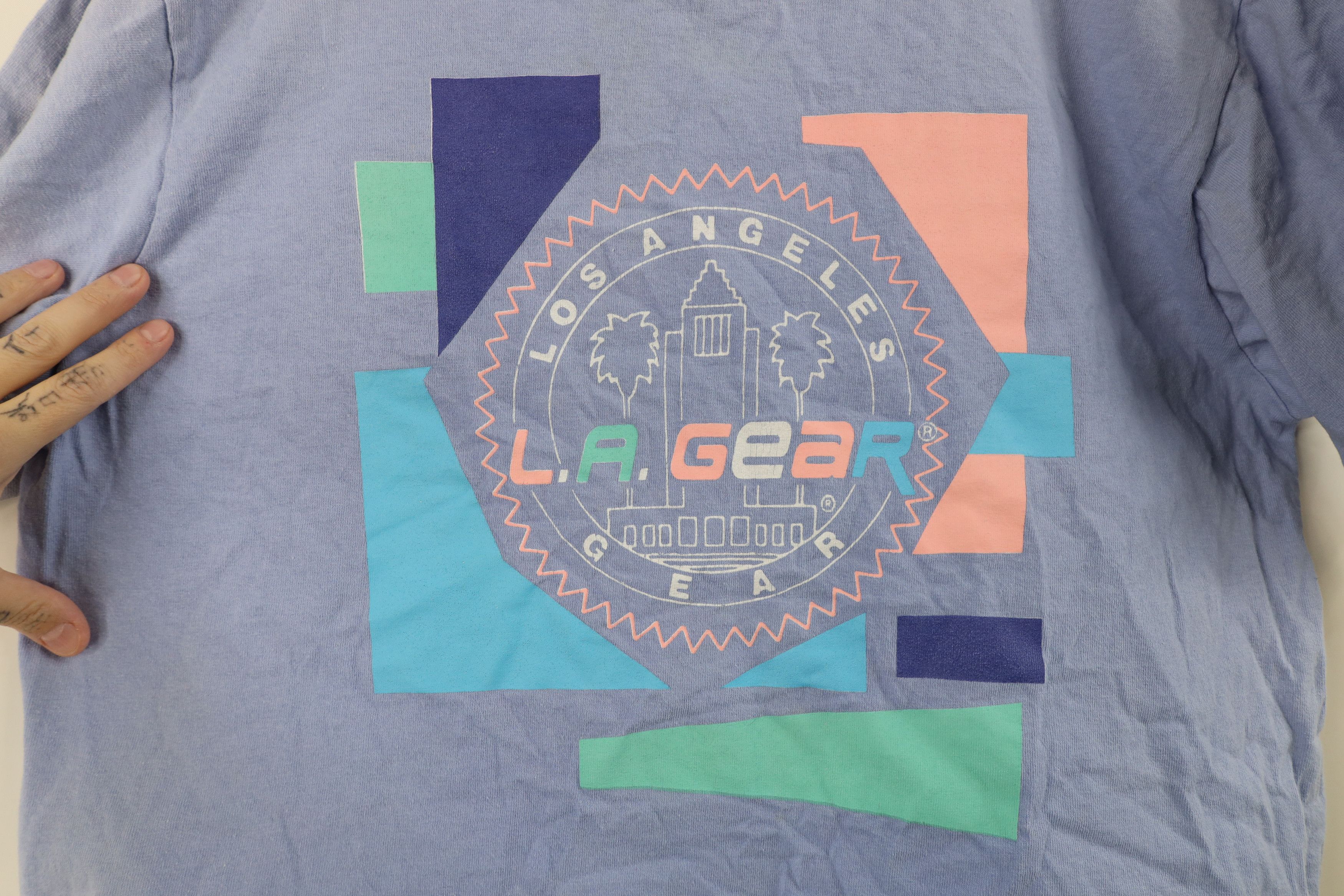 La Gear Vintage 90s LA Gear Spell Out Cropped T-Shirt Purple USA Size ONE SIZE - 4 Thumbnail
