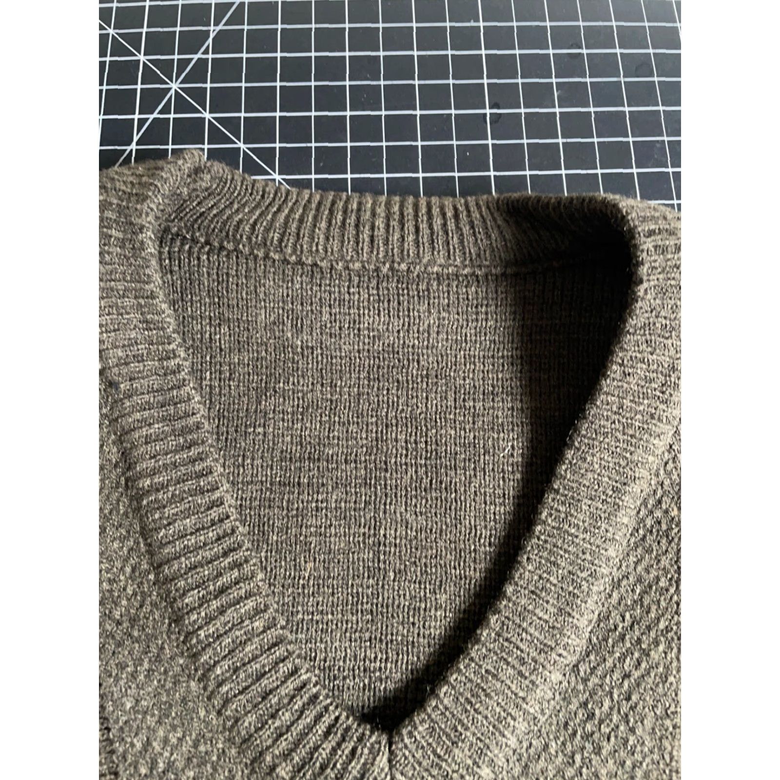 Vintage VINTAGE Preppy V-Neck Sweater Men's L Green Vertical Striped Pattern Y2K VTG Size US L / EU 52-54 / 3 - 3 Thumbnail