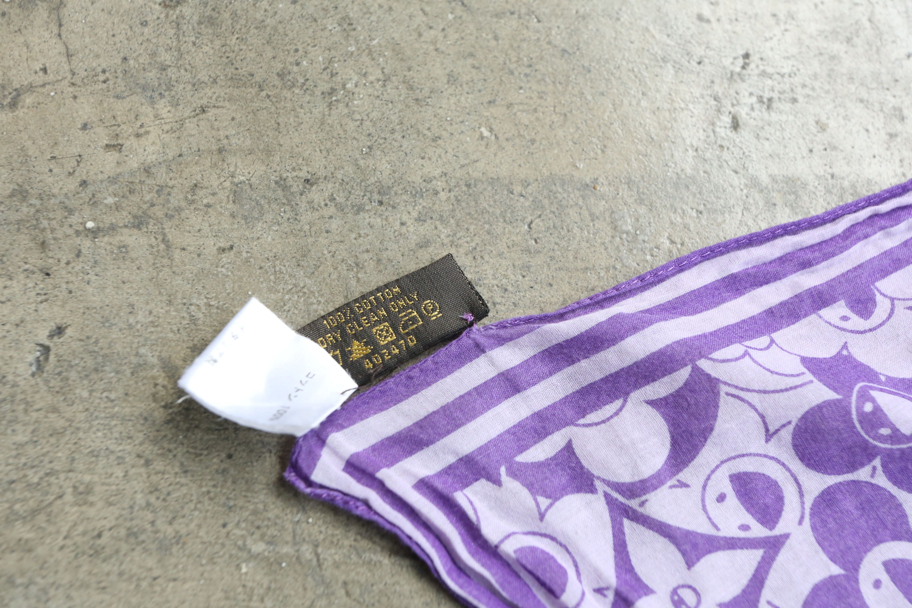 Louis Vuitton × Takashi Murakami Louis Vuitton - TM - S/S 10 - Cosmic Blossom Bandana Scarf Size ONE SIZE - 4 Thumbnail