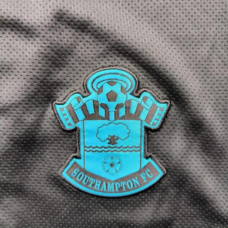 Hummel Southampton 2020-21 Hummel training top size L Size US L / EU 52-54 / 3 - 3 Thumbnail