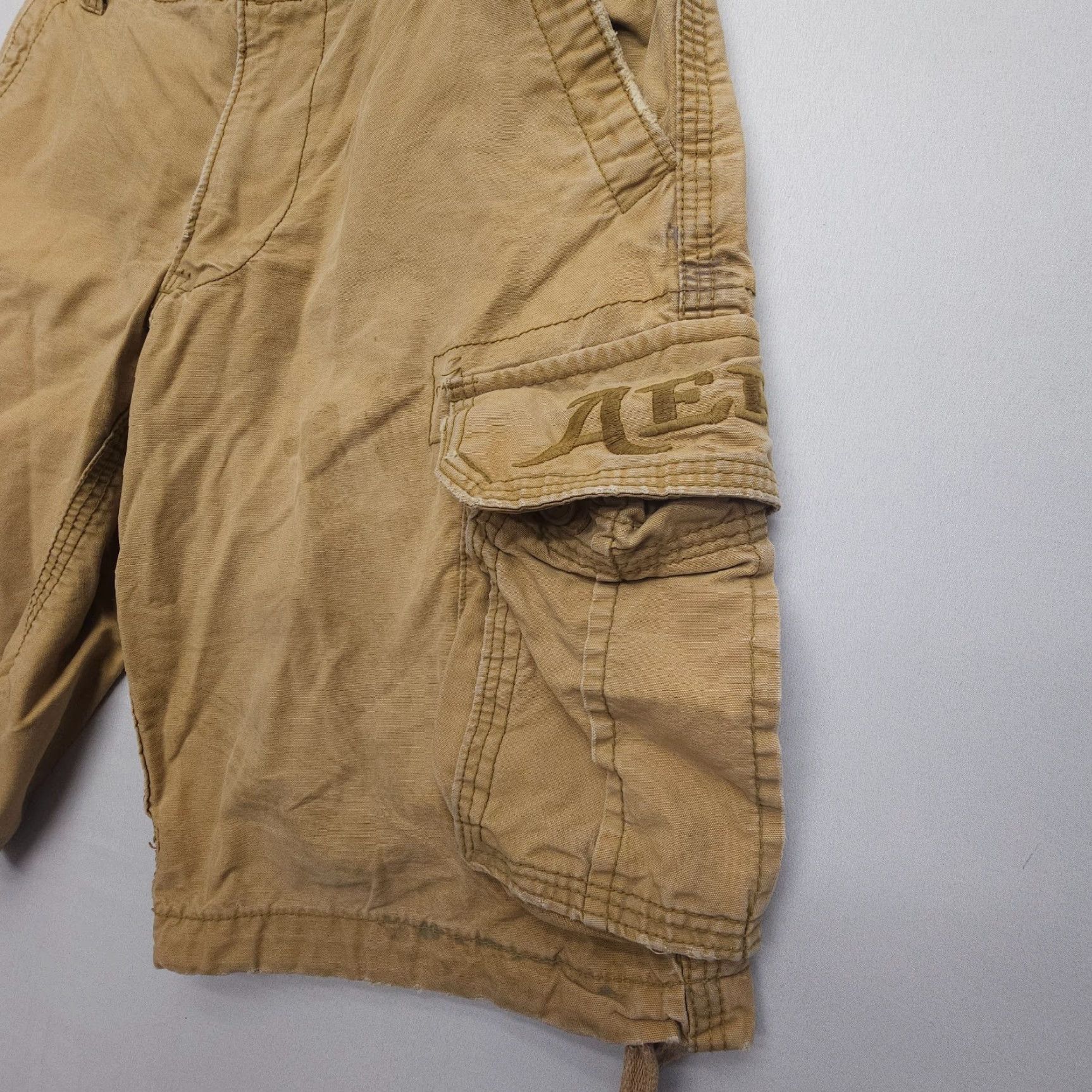 Vintage Aéropostale Cargo Shorts Mens 28 Heavy Cotton Paratrooper Brown Tan 2000s Pattern Solid Pockets Cargo Pocket Rise Mid 12in Inseam 12in Size US 28 / EU 44 - 5 Thumbnail