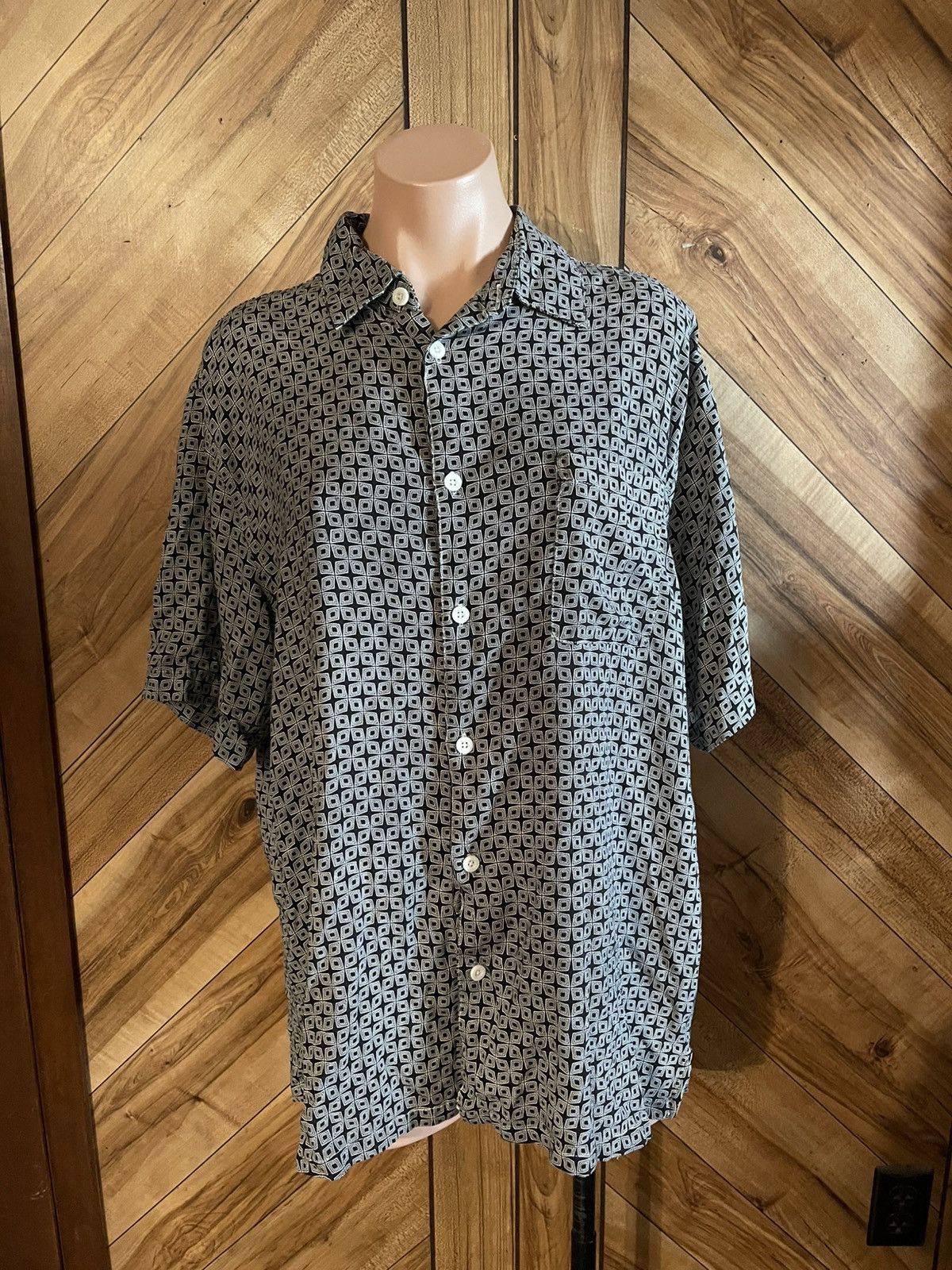 Other Vintage Silk 100% Silk XL Short Sleeve Button Down Shirt Size US XL / EU 56 / 4 - 2 Thumbnail