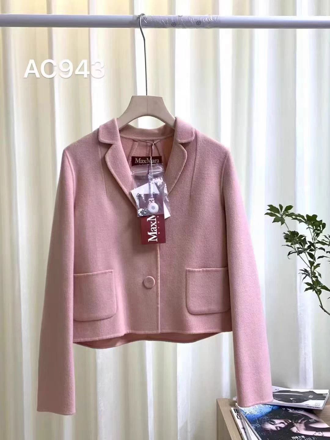 Maxmara Wool Blazer US36 NWT Spare Buttons