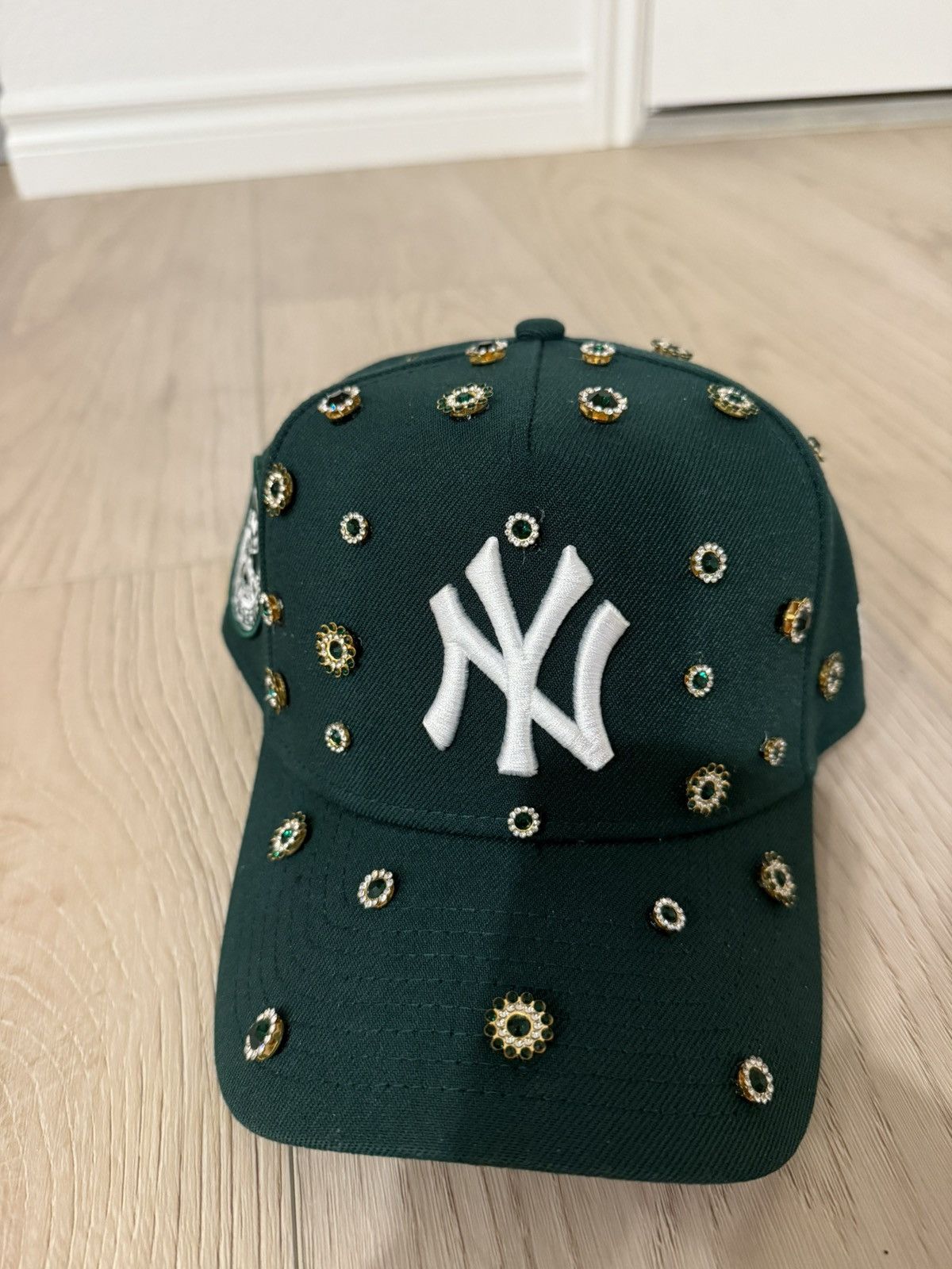 New Era NY SnapBack rhinestones hat Size ONE SIZE - 4 Thumbnail