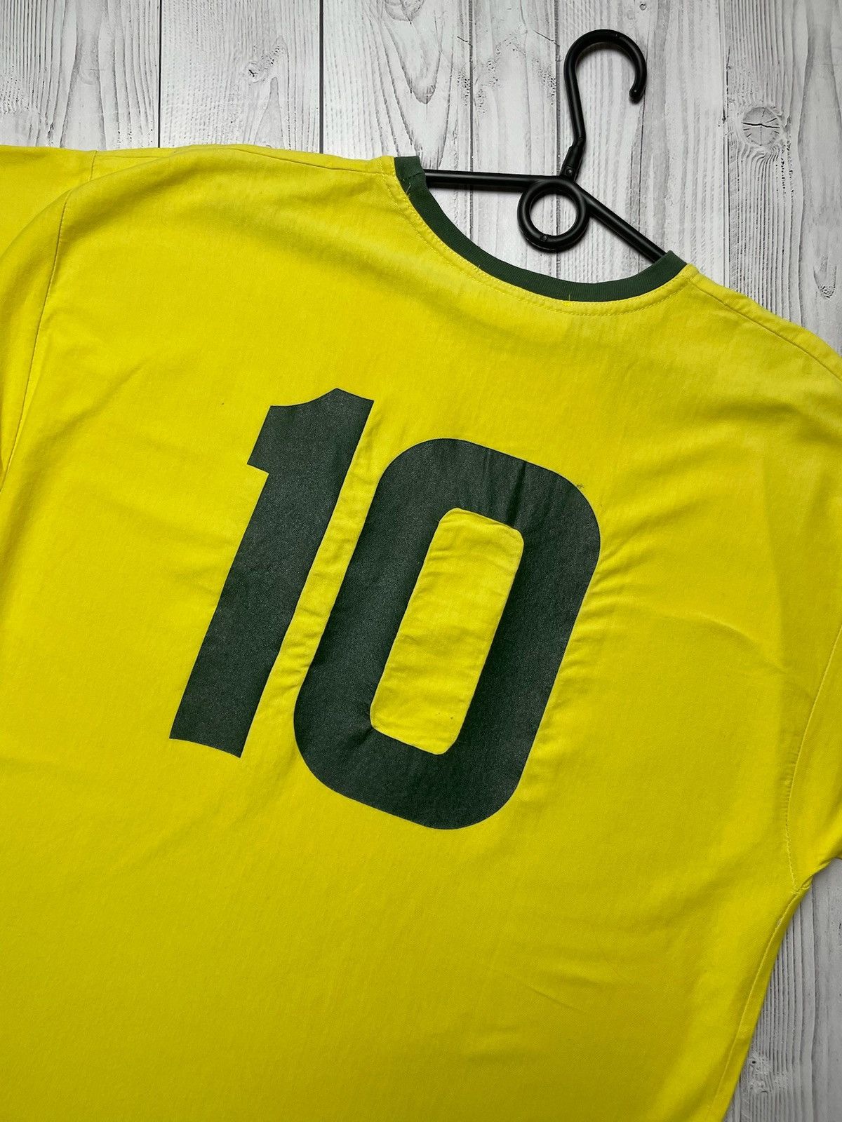 Vintage Vintage Soccer tee Brazil big logo yellow Brasil size L logo Size US L / EU 52-54 / 3 - 6 Thumbnail