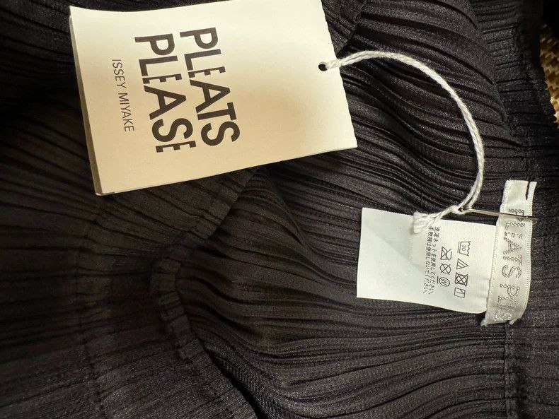 Issey Miyake Issey Miyake Black pleated short skirt Size 42" / US 20 - 3 Thumbnail