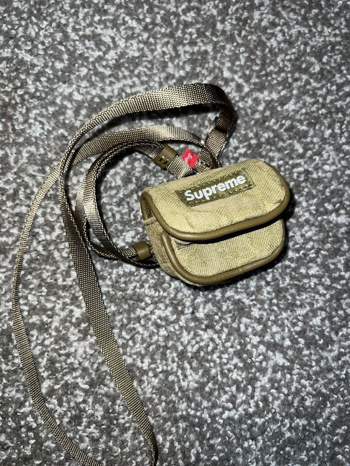 Supreme Fat Tip Jacquard Denim AirPods 【公式通販】