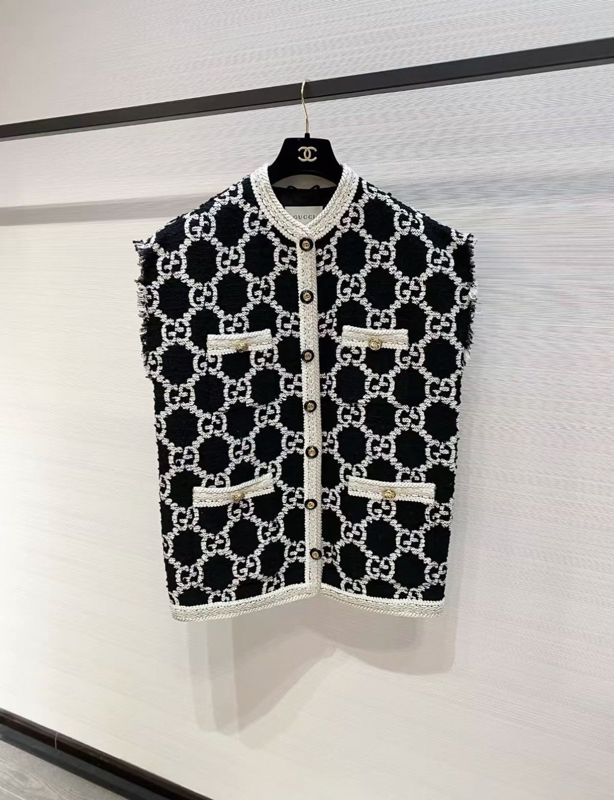 Gucci Louis Vuitton Black & Gold Tweed Blazer J33 Size XS / US 0-2 / IT 36-38 - 1 Thumbnail