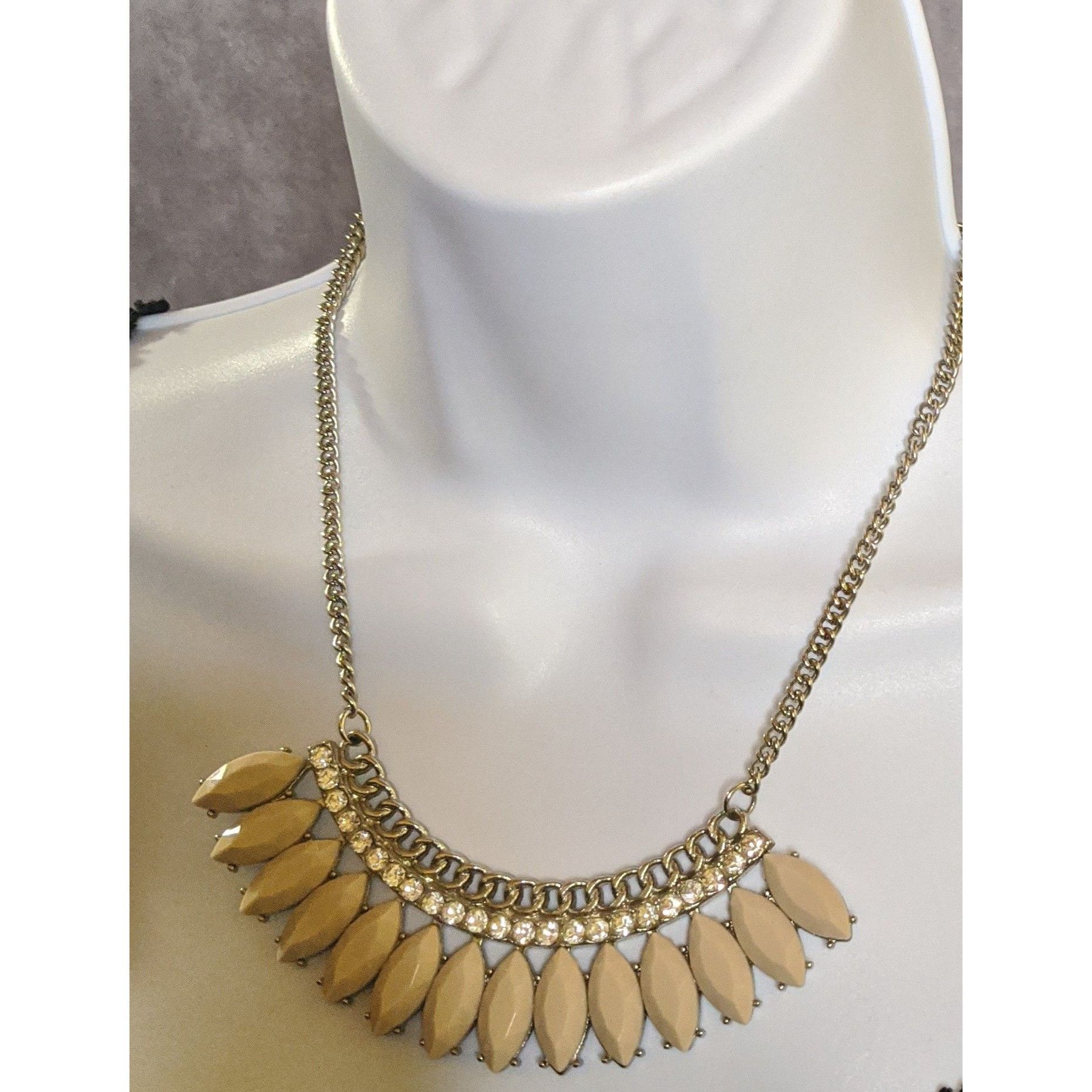 Other Elegant Silver Tone Statement Necklace With Cream Marquise A Size ONE SIZE - 4 Thumbnail