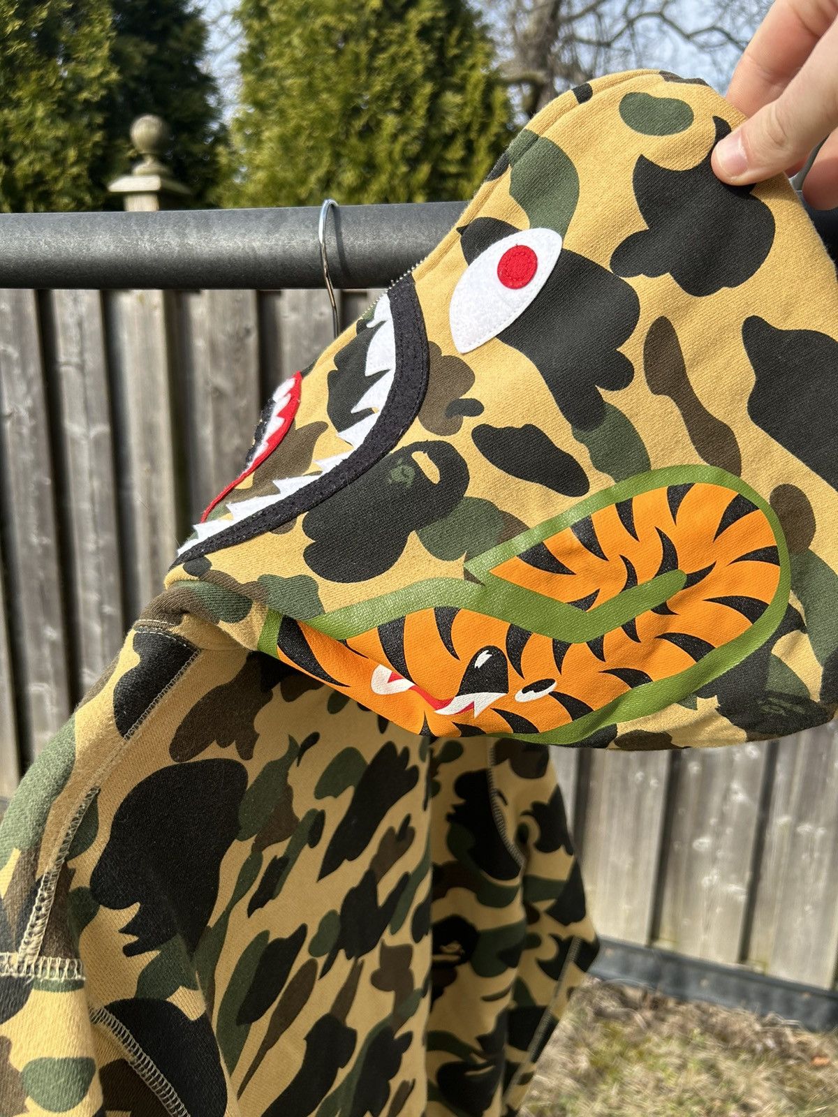 Bape Bape 1st Camo Shark Full Zip Hoodie Size US L / EU 52-54 / 3 - 6 Thumbnail