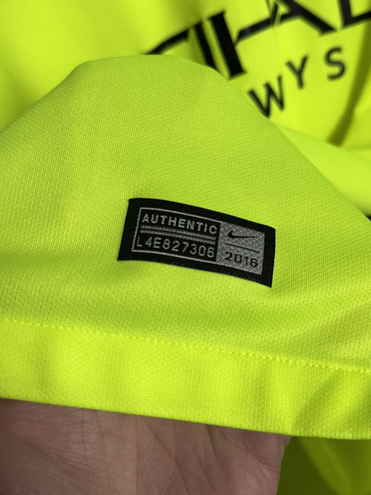 Nike Manchester City 16/17 Goalkeeper Football Long Sleeve Jersey Size US XL / EU 56 / 4 - 4 Thumbnail