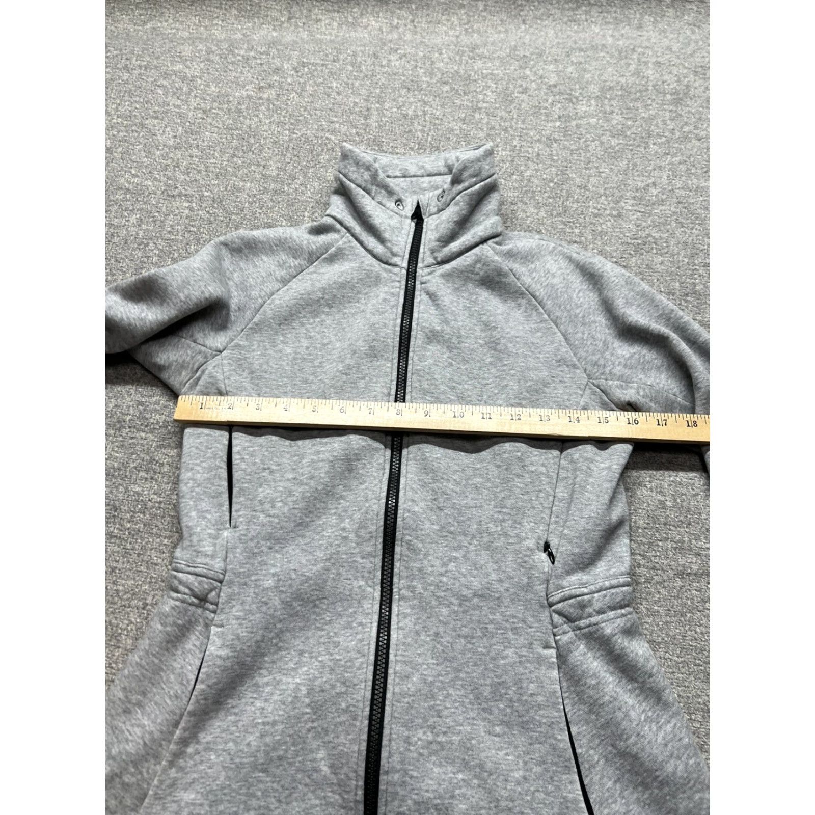 Lululemon Lululemon Insculpt Jacket Full Zip Mockneck Heather Gray Size 4 - Activewear Jacket Women, Gray, Regular, Fitted, Long Sleeve, Cotton Blend, 90s? Size S / US 4 / IT 40 - 6 Thumbnail