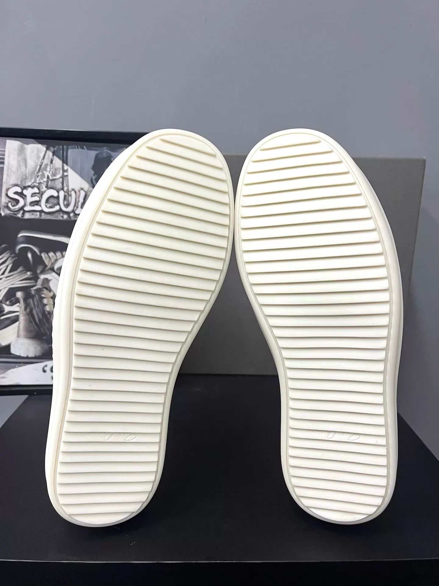 Rick Owens Rick Owens 25SS Cream Leather Chunky Low Sneakers K34 Size US 6 / IT 36 - 8 Thumbnail