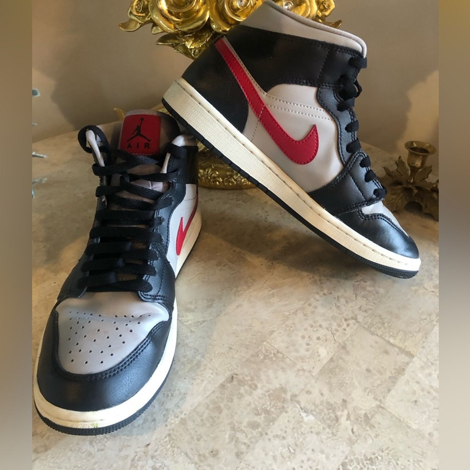 Nike Air Jordans Nike Grey Back and Red size9 Size US 9 / IT 39 - 3 Thumbnail