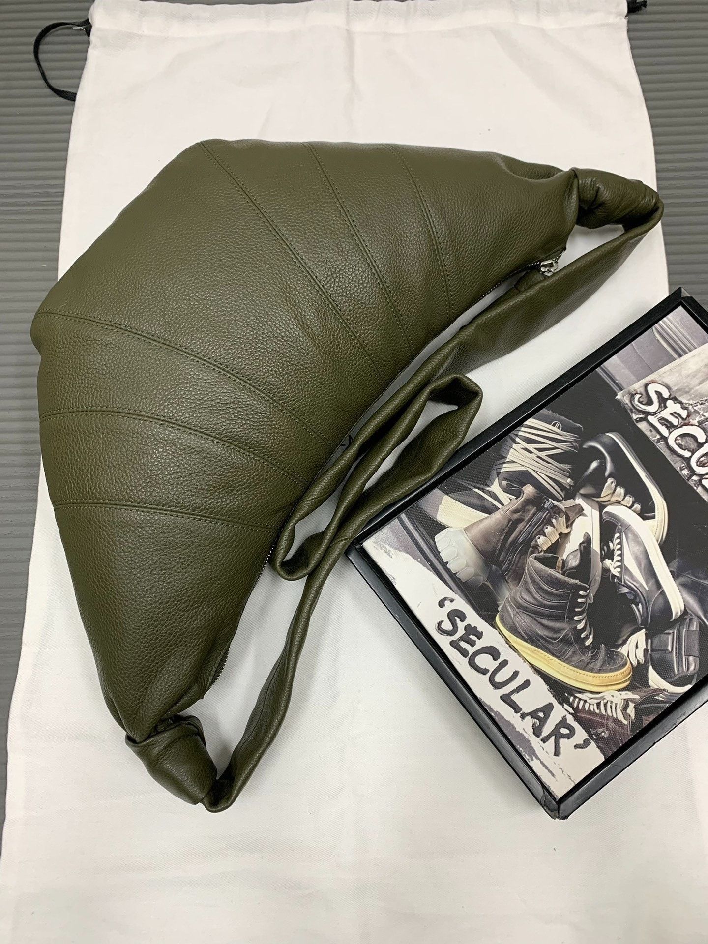 Lemaire Lemaire Green Leather Croissant Shoulder Bag Size ONE SIZE - 1 Thumbnail