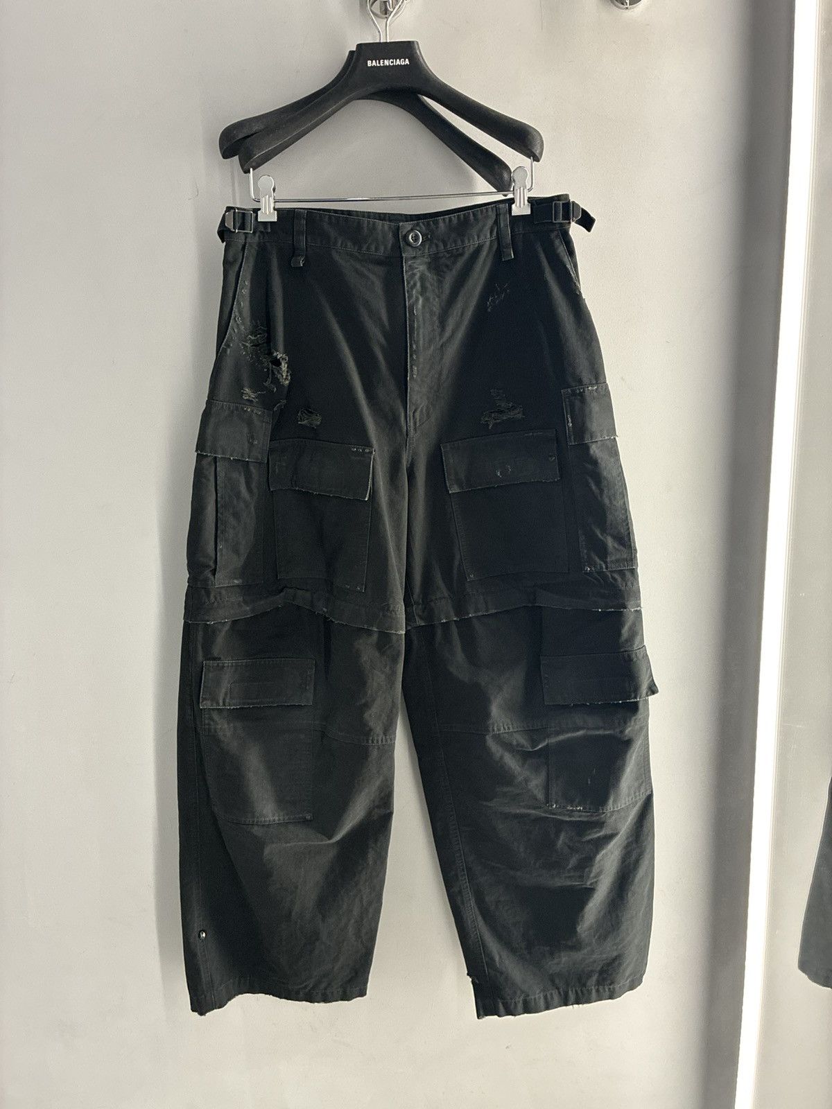 Balenciaga Balenciaga Large Cargo Pants Size US 32 / EU 48 - 1 Thumbnail