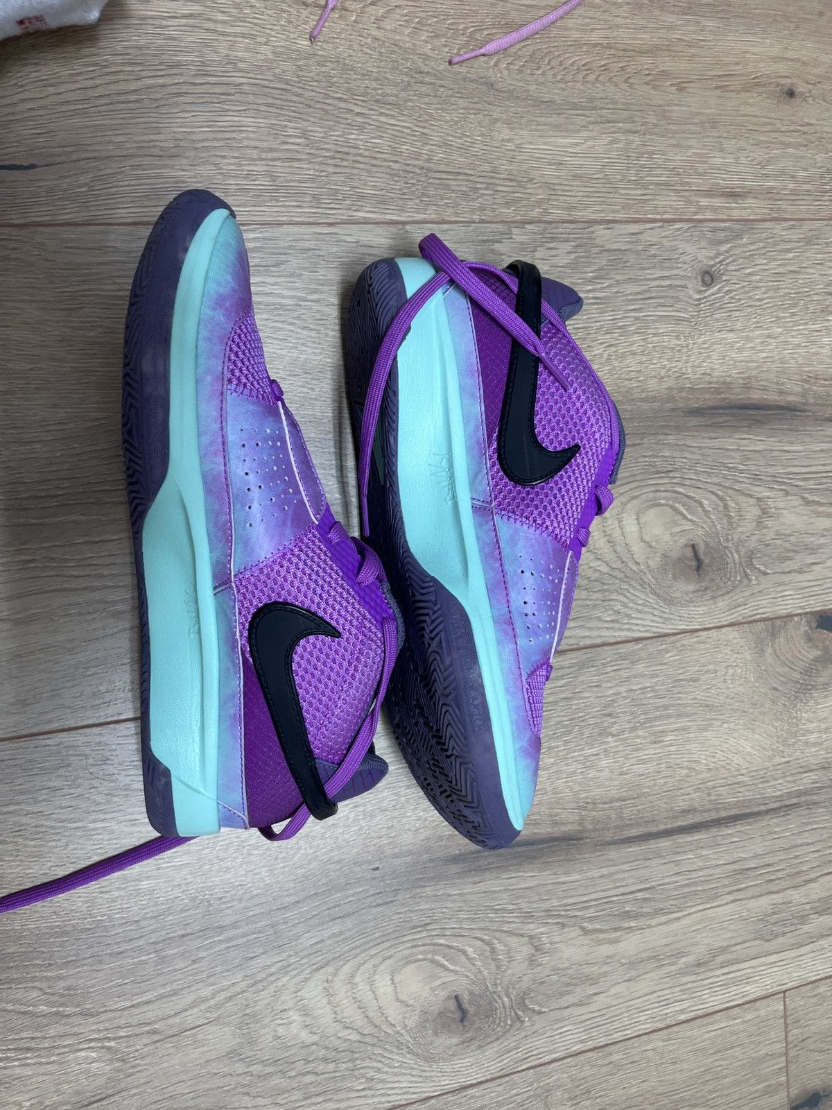 Nike JA1 Christmas Size US 8 / EU 41 - 2 Thumbnail