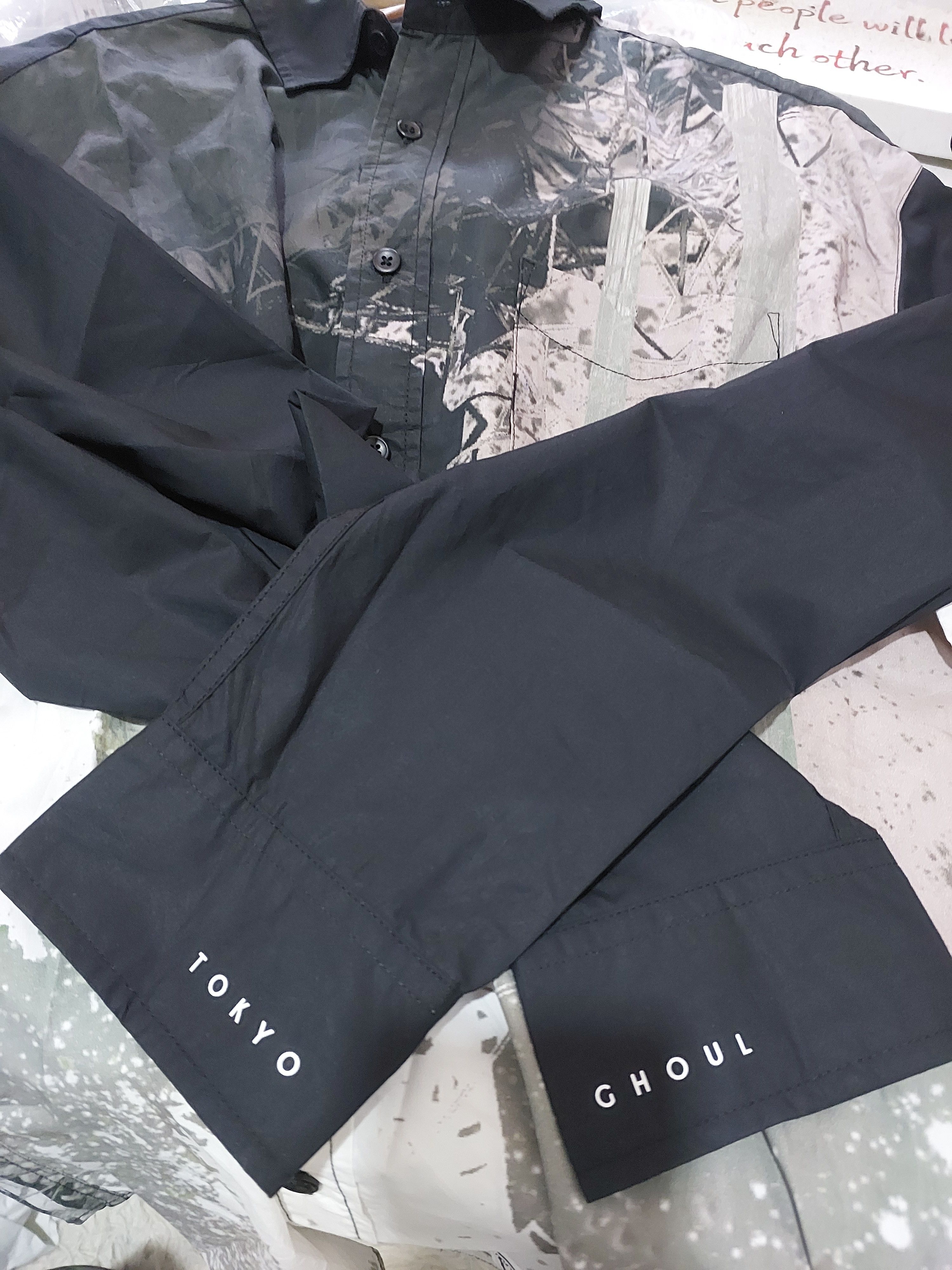 Anime VERY RARE TOKYO GHOUL FULL PRINT LONG SLEEVE SHIRT Size US M / EU 48-50 / 2 - 3 Thumbnail