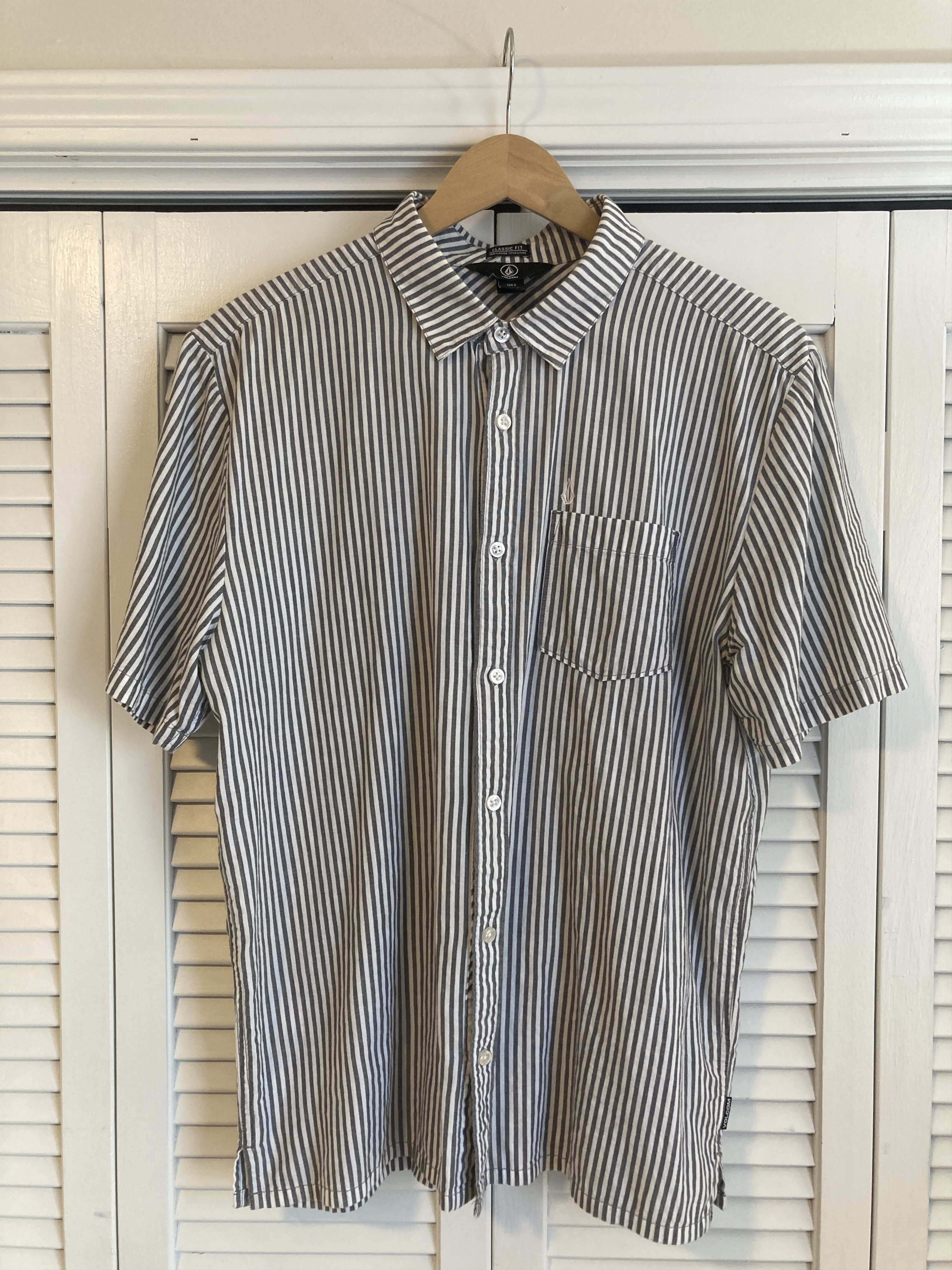 Volcom Volcom Men's Short Sleeve Button Down Shirt Gray Striped Size US L / EU 52-54 / 3 - 1 Thumbnail
