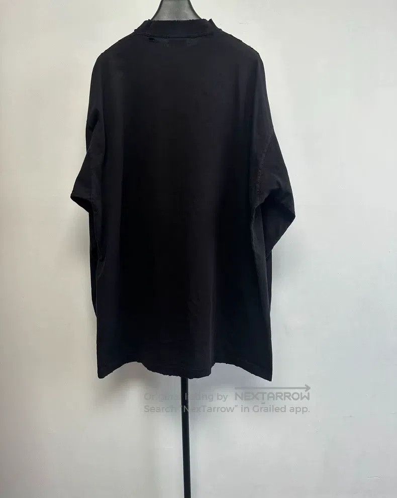 Balenciaga Balenciaga Round neck chest CD long-sleeve T-shirt Size US S / EU 44-46 / 1 - 2 Thumbnail