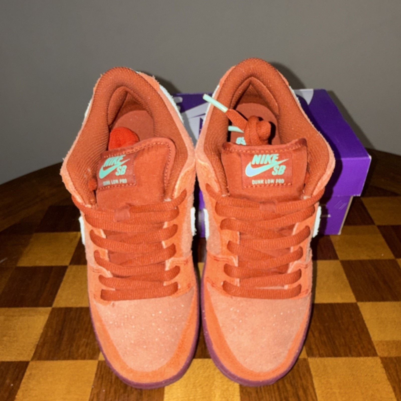 Nike Nike SB Dunk Low Pro PRM Mystic Red/Emerald Rise Suede Women Size US 5 / EU 37 - 2 Thumbnail